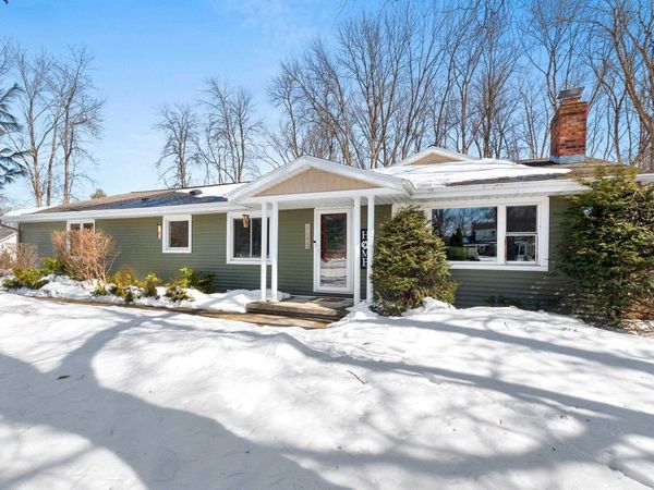 2709 SUMMERSET CIRCLE, Suamico, WI 54173