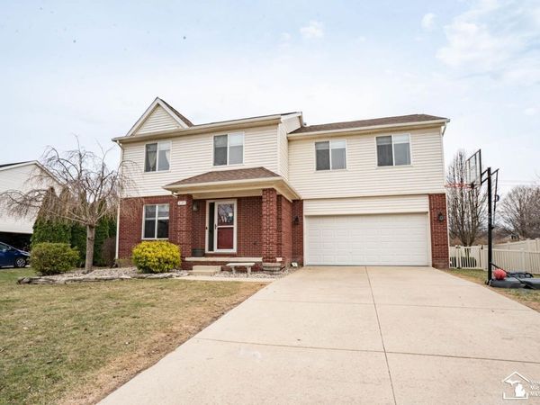 835 Golf Ridge Circle, Dundee, MI 48131