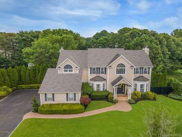 9 Homecoming Place, East Setauket, NY 11733