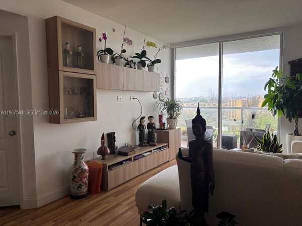 5077 NW 7th St, Unit 917, Miami, FL 33126