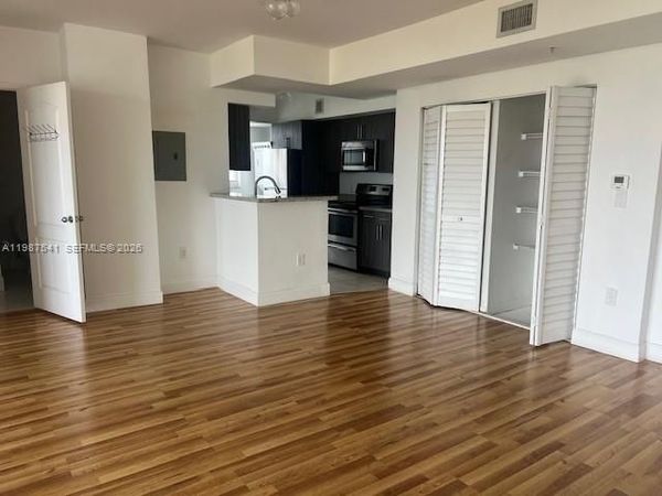 5077 NW 7th St, Unit 917, Miami, FL 33126