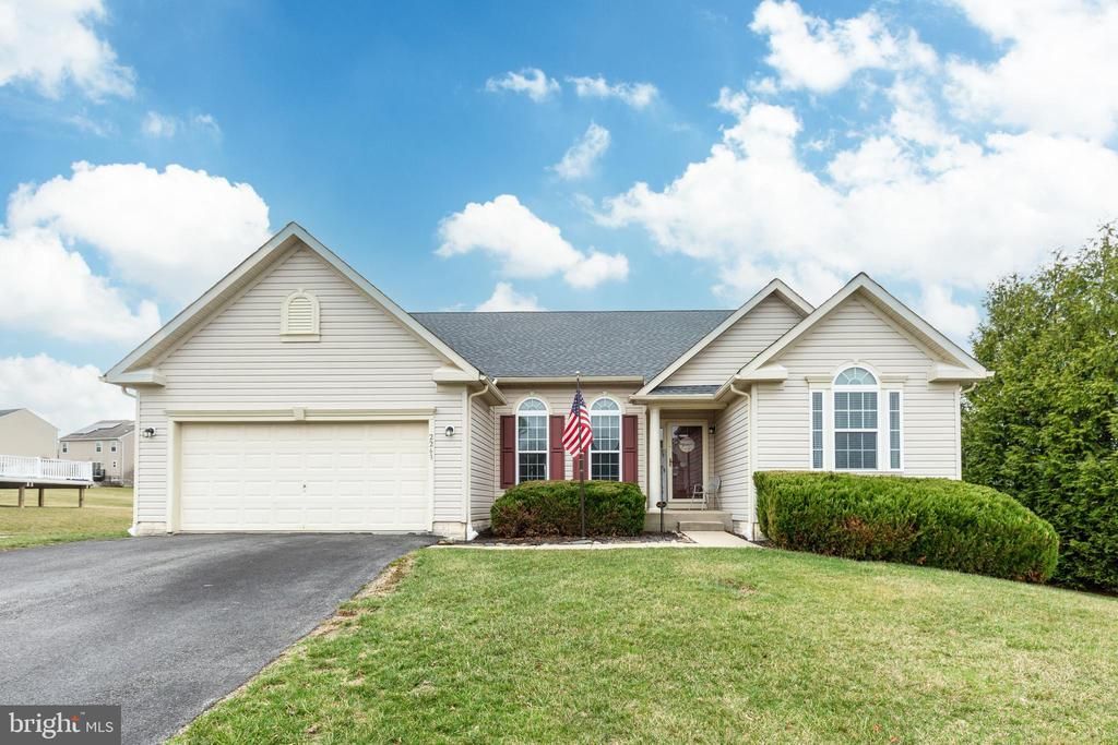 2263 Water Garden Drive, Hanover, PA 17331 Main Photo