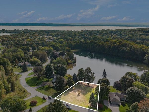 Avondale Lane E, Traverse City, MI 49684