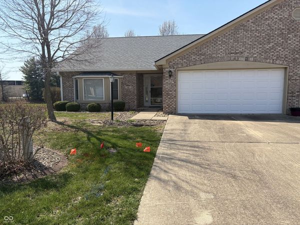 166 Lake View Court, Avon, IN 46123