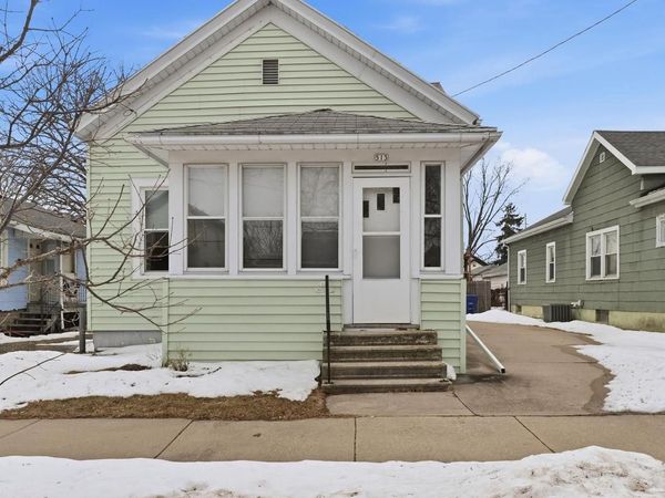 513 SCHOOL AVENUE, Oshkosh, WI 54901