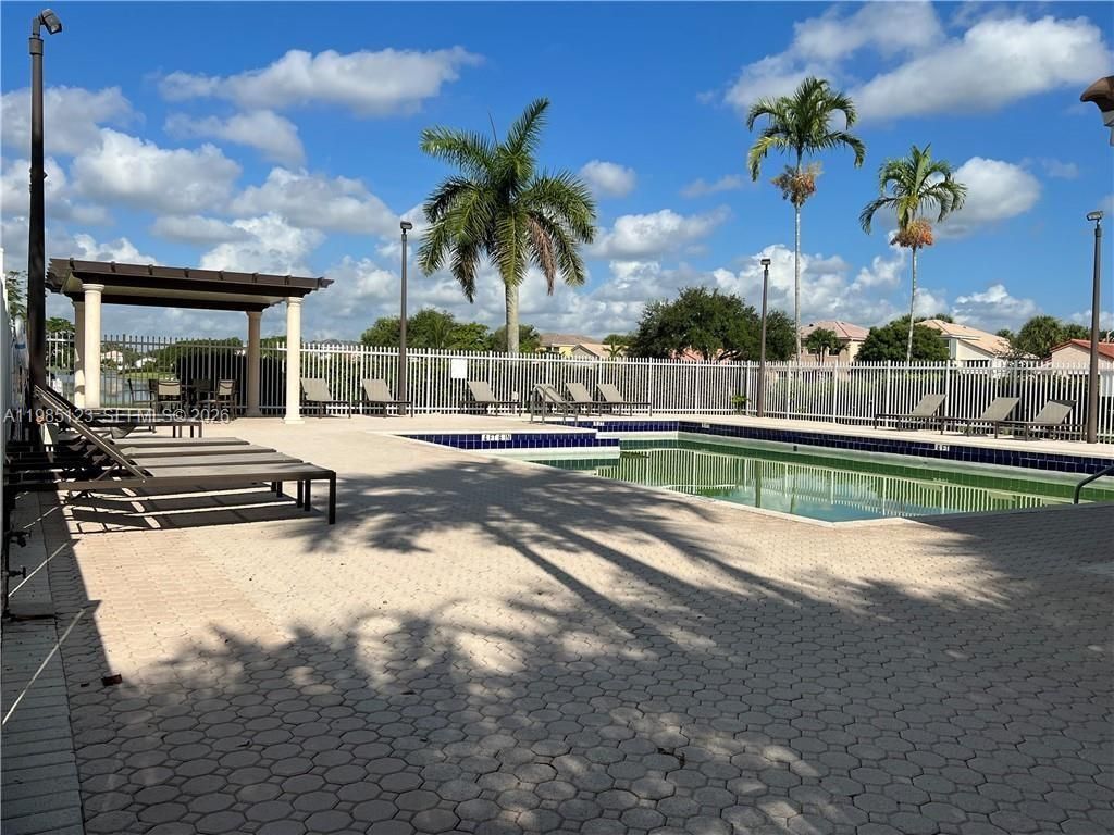 15686 NW 12th Mnr , Unit 15686, Pembroke Pines, FL 33028 Photo