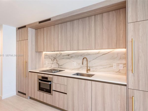 77 SE 5th Street, Unit 1613, Miami, FL 33131
