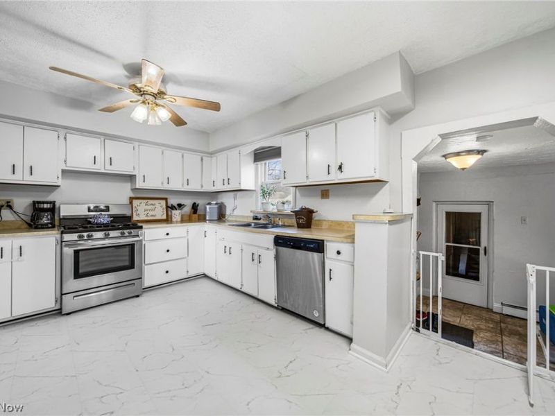 33378 Lake Shore Boulevard, Eastlake, OH 44095 Photo 5