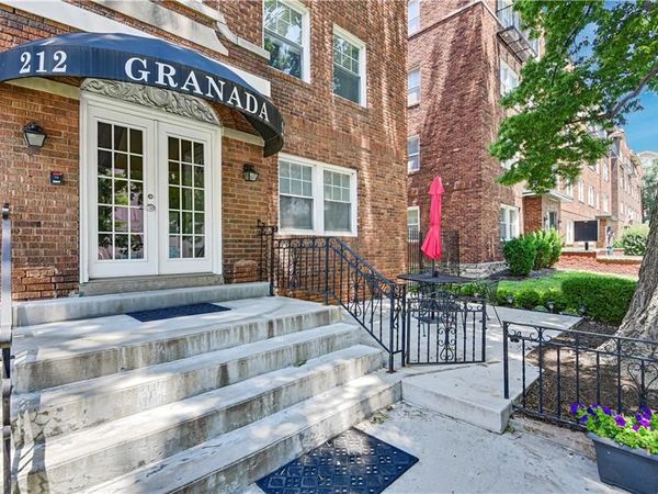 212 Emanuel Cleaver II Boulevard, Unit 2 West, Kansas City, MO 64112