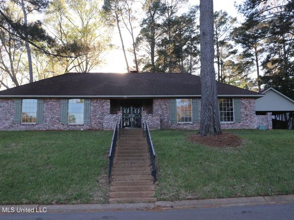 45 Stonegate Drive, Brandon, MS 39042