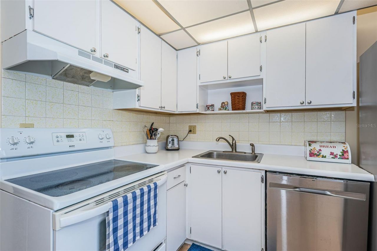 4915 Bay Street Ne, Unit 126, Saint Petersburg, FL 33703 Photo