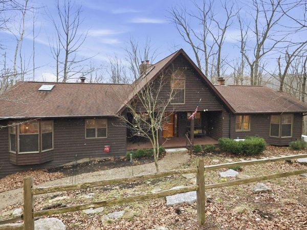 1640 Cardinal Hill Lane , Sugar Grove, OH 43155