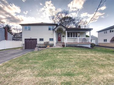 146 East Drive, Massapequa, NY 11758