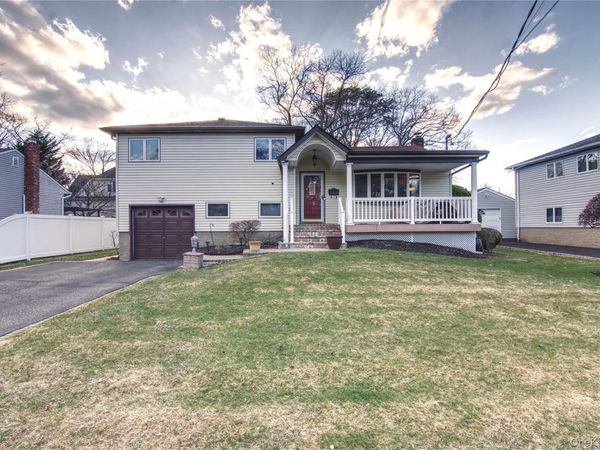 146 East Drive , Massapequa, NY 11758