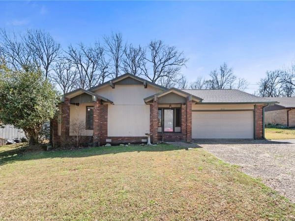 2212 N Tulsa Street , Siloam Springs, AR 72761