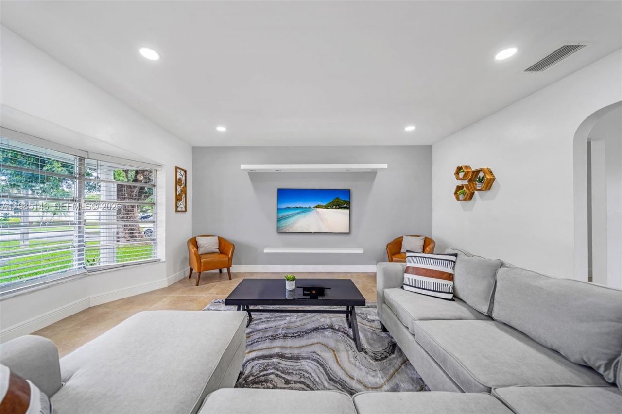 8420 Pasadena Blvd , Pembroke Pines, FL 33024 Photo