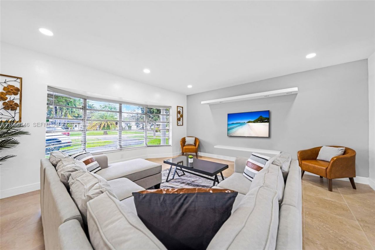 8420 Pasadena Blvd , Pembroke Pines, FL 33024 Photo