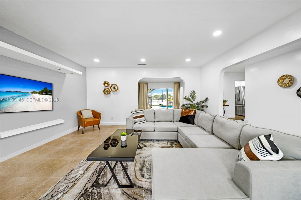 8420 Pasadena Blvd , Pembroke Pines, FL 33024 Photo