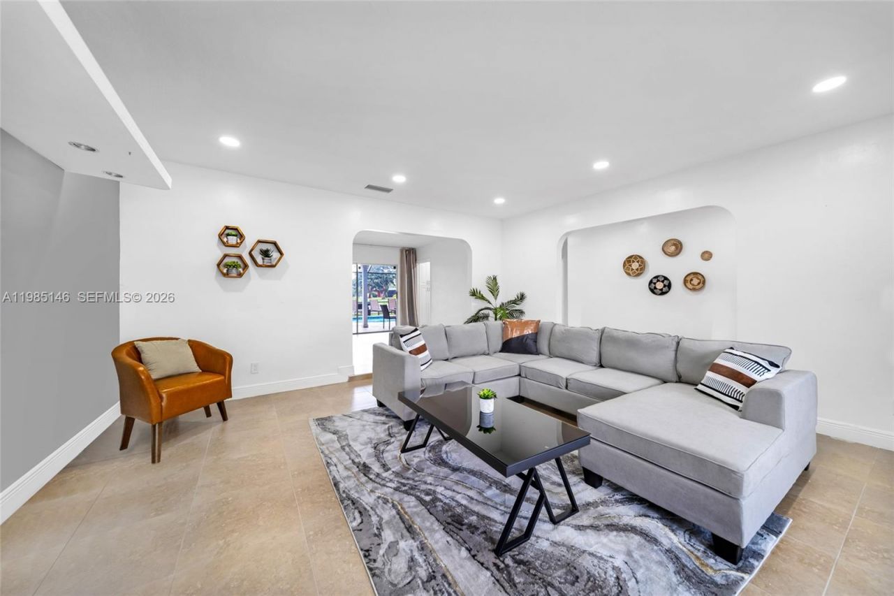 8420 Pasadena Blvd , Pembroke Pines, FL 33024 Photo