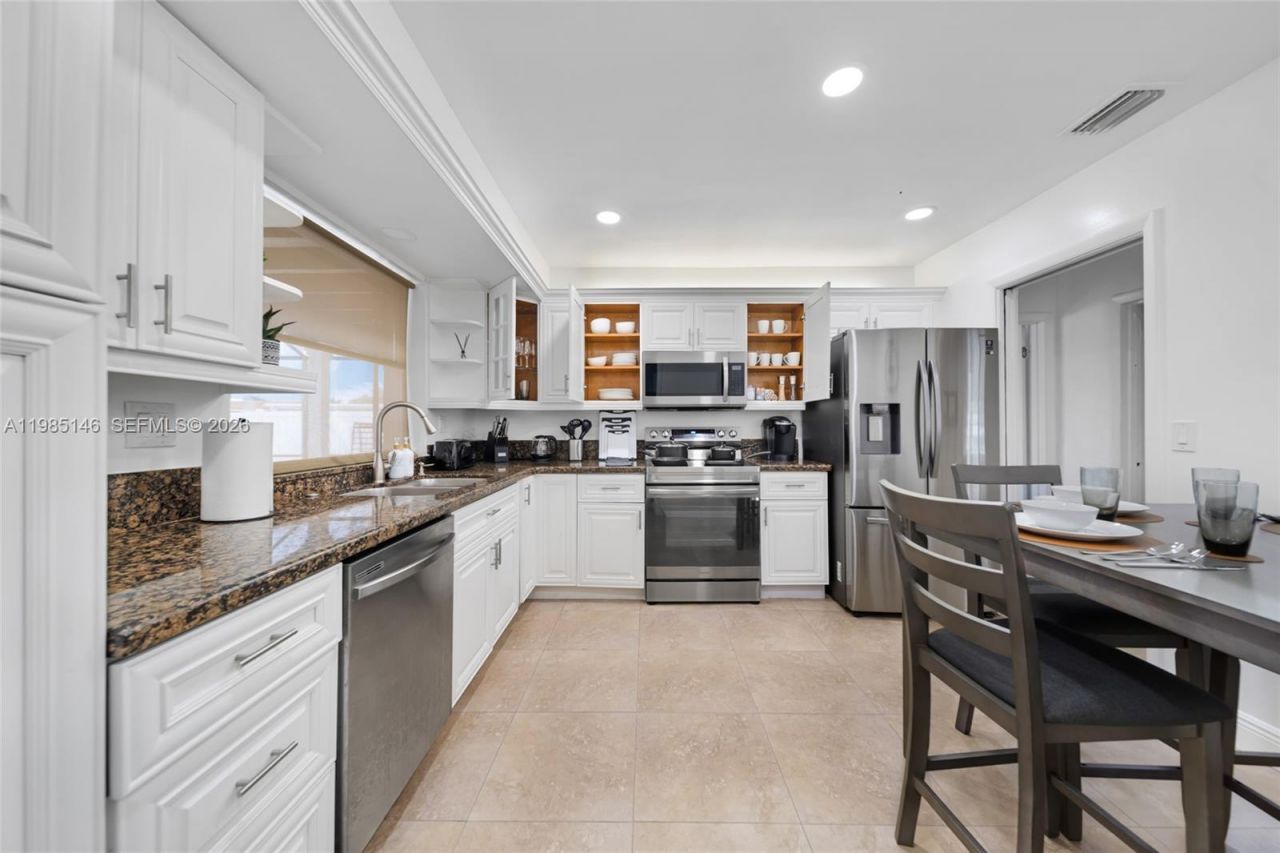 8420 Pasadena Blvd , Pembroke Pines, FL 33024 Photo