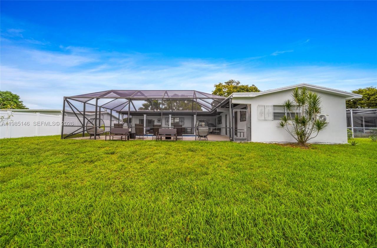 8420 Pasadena Blvd , Pembroke Pines, FL 33024 Photo