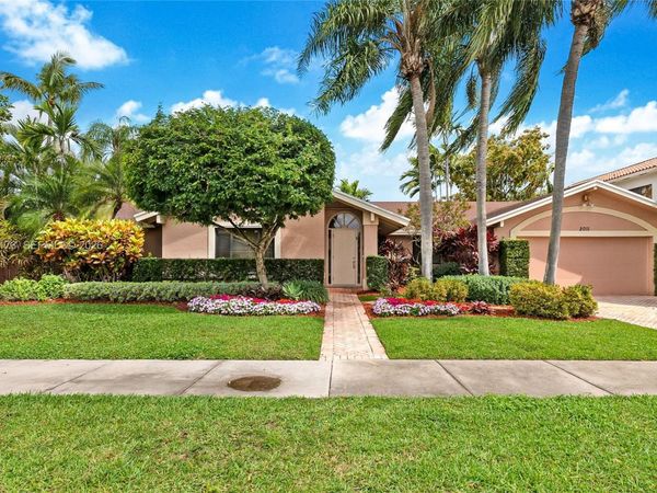 2011 NE 211th Ter , Miami, FL 33179