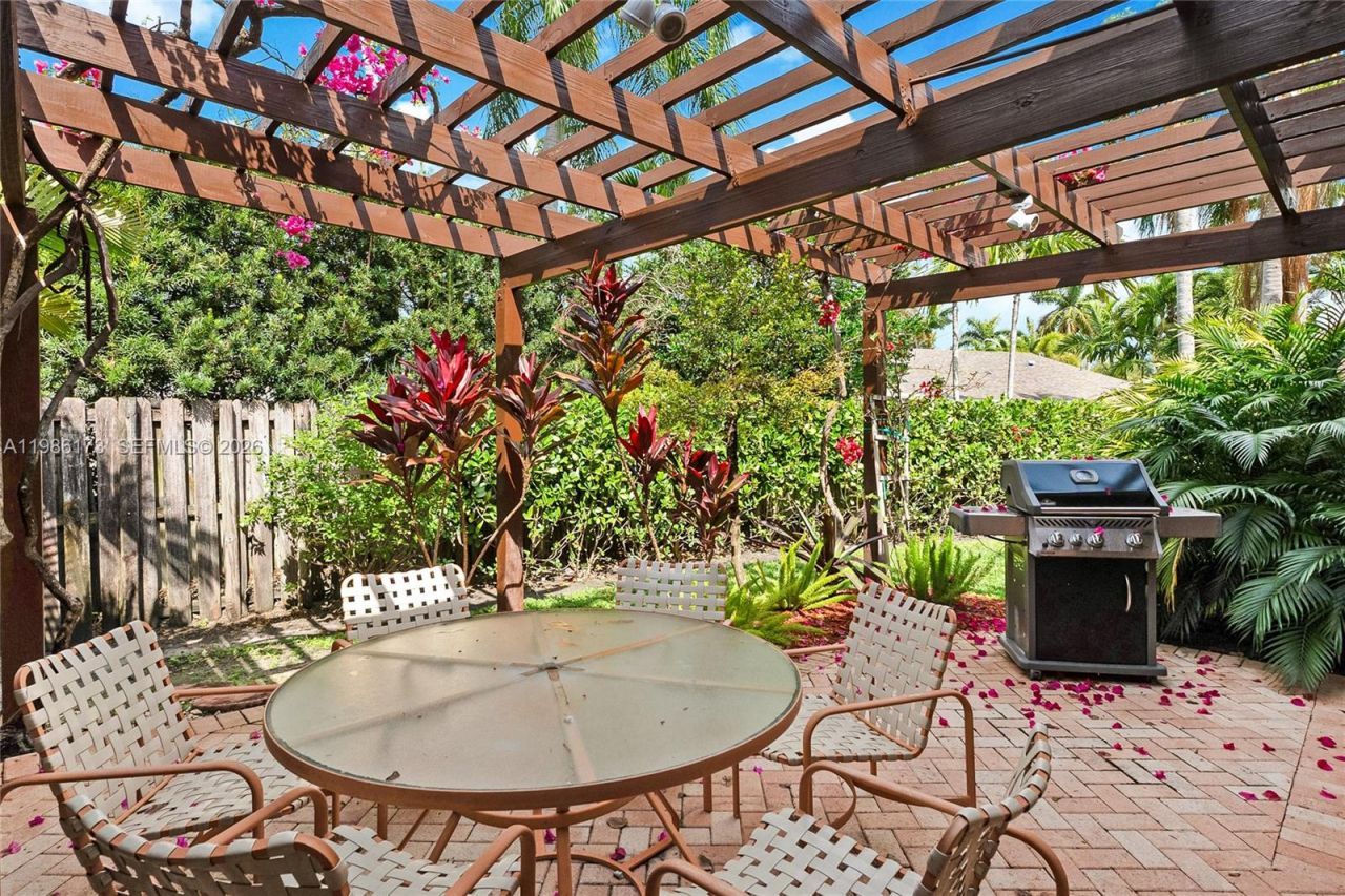 2011 NE 211th Ter , Miami, FL 33179 Photo