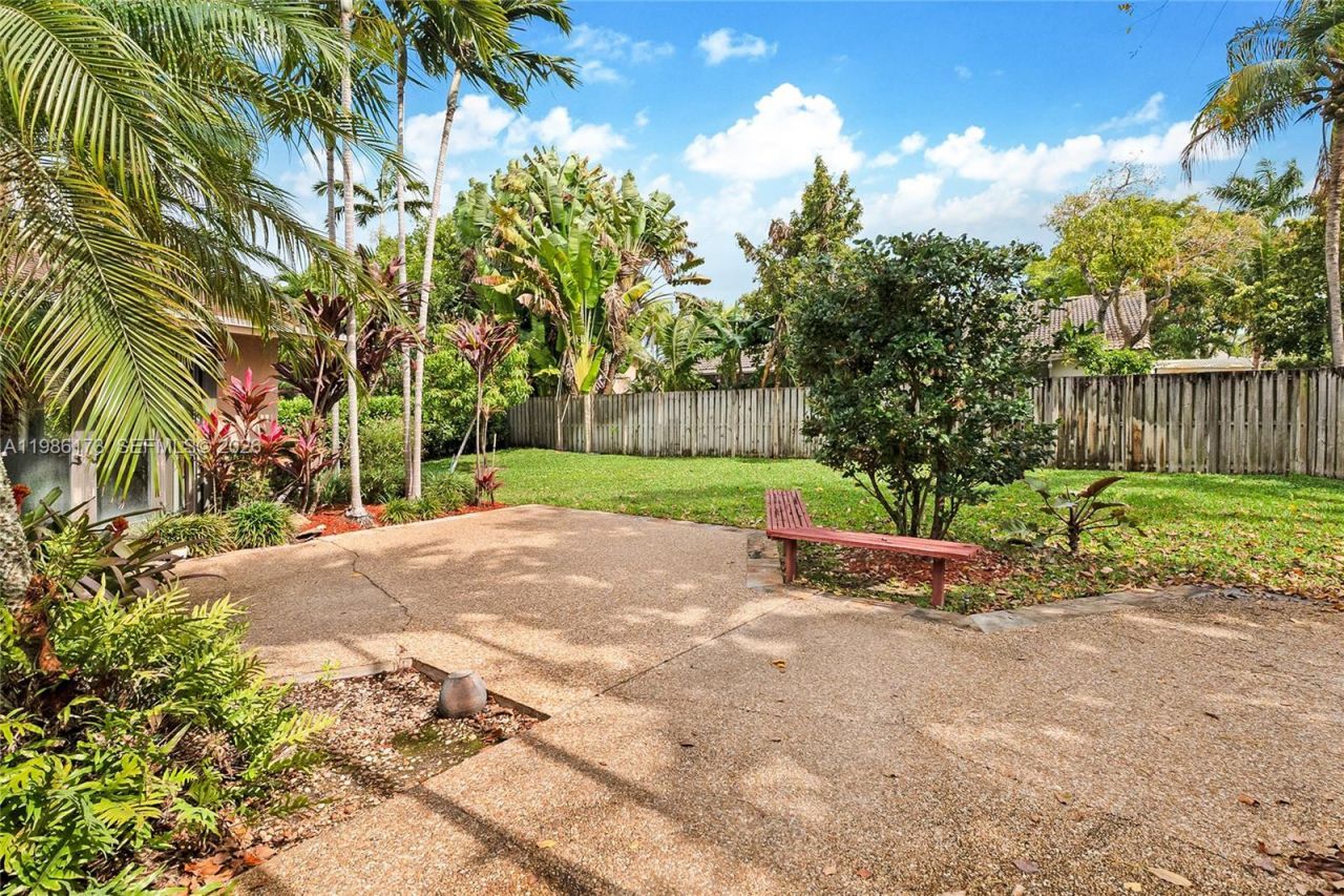 2011 NE 211th Ter, Miami, FL 33179 Photo