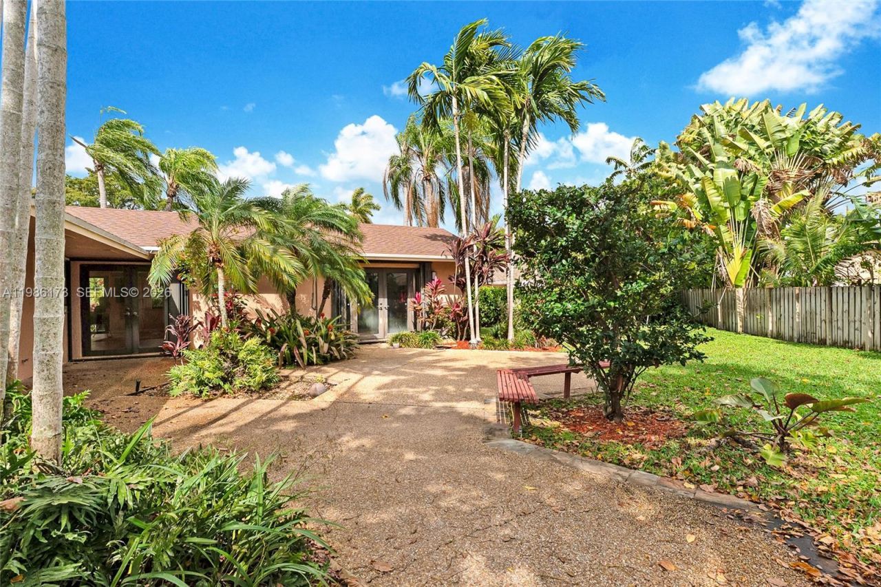2011 NE 211th Ter, Miami, FL 33179 Photo
