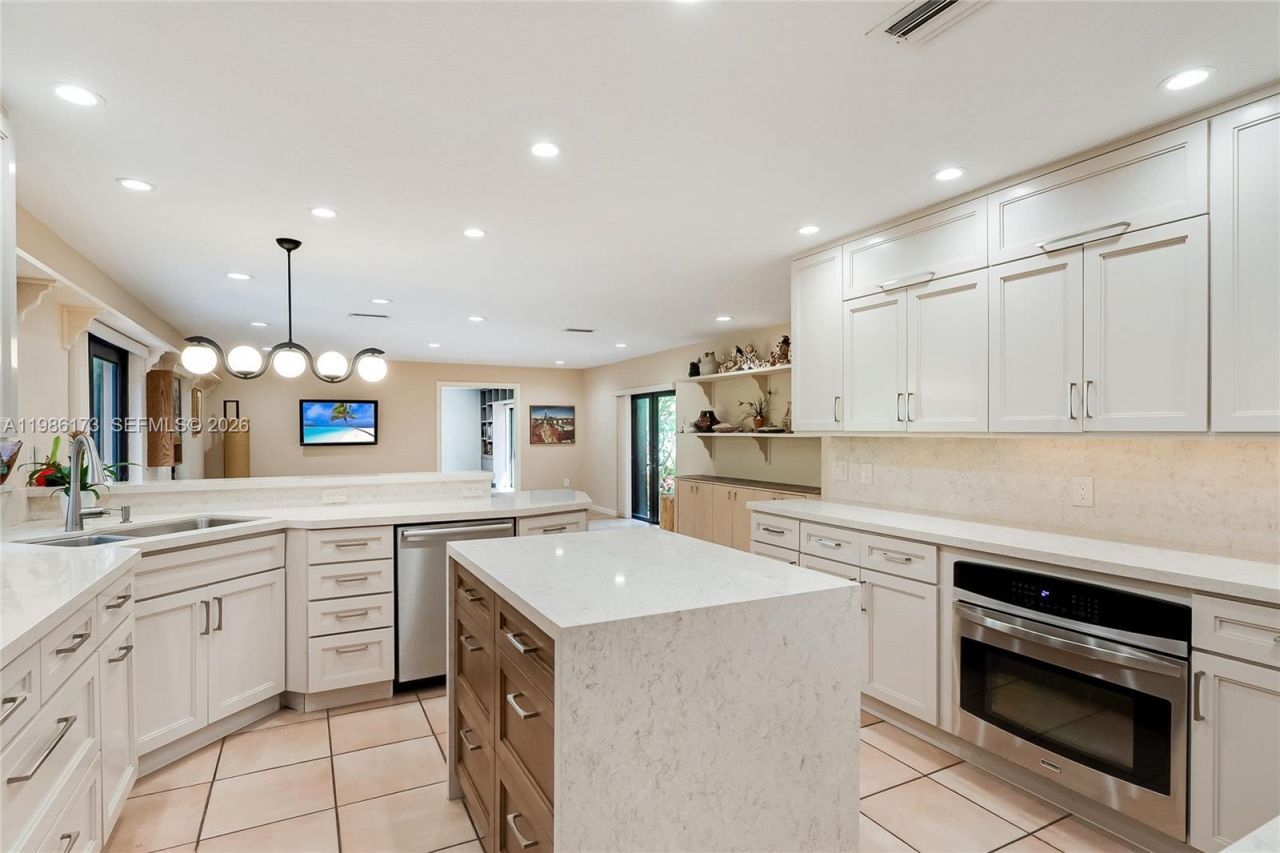 2011 NE 211th Ter, Miami, FL 33179 Photo
