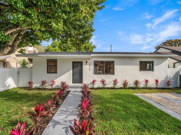 1017 NW 47th St , Miami, FL 33127
