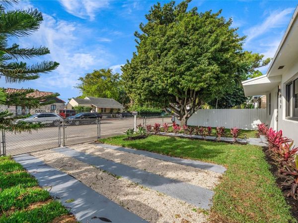 1017 NW 47th St, Miami, FL 33127