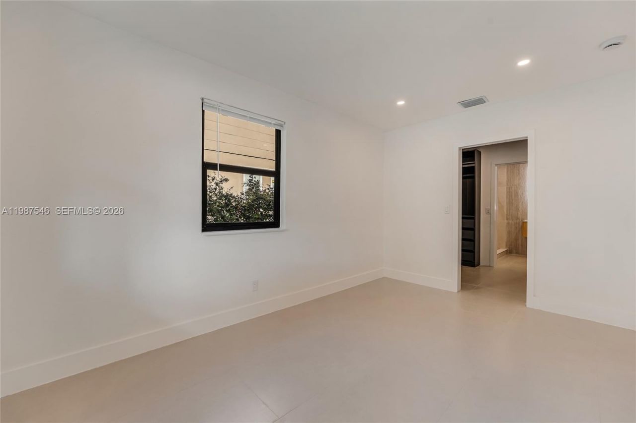 1017 NW 47th St , Miami, FL 33127 Photo