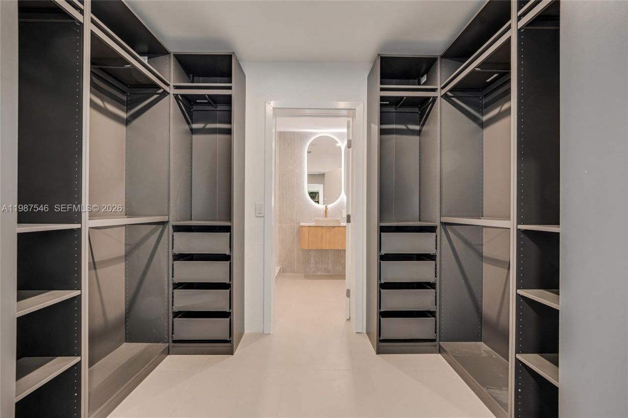 1017 NW 47th St , Miami, FL 33127 Photo