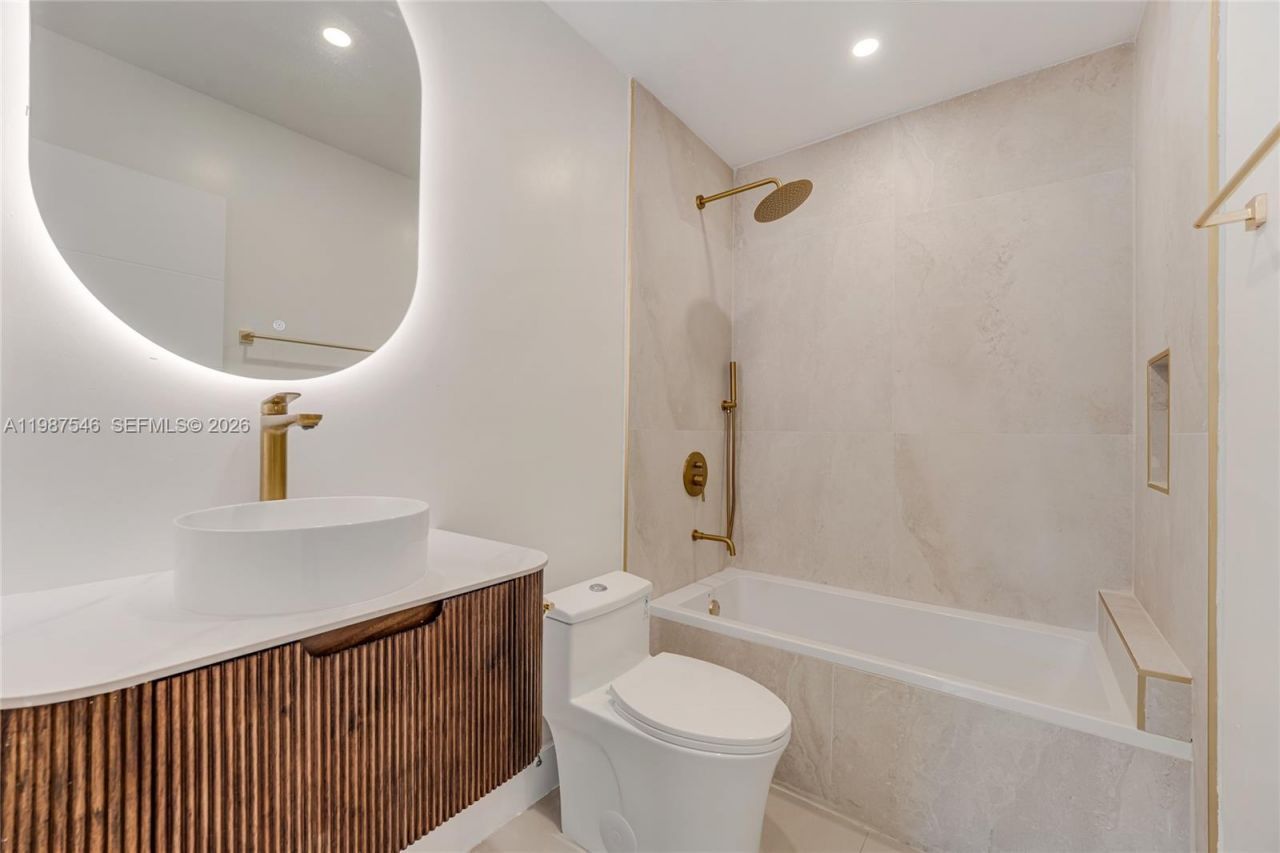 1017 NW 47th St , Miami, FL 33127 Photo