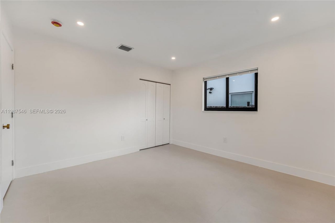 1017 NW 47th St , Miami, FL 33127 Photo