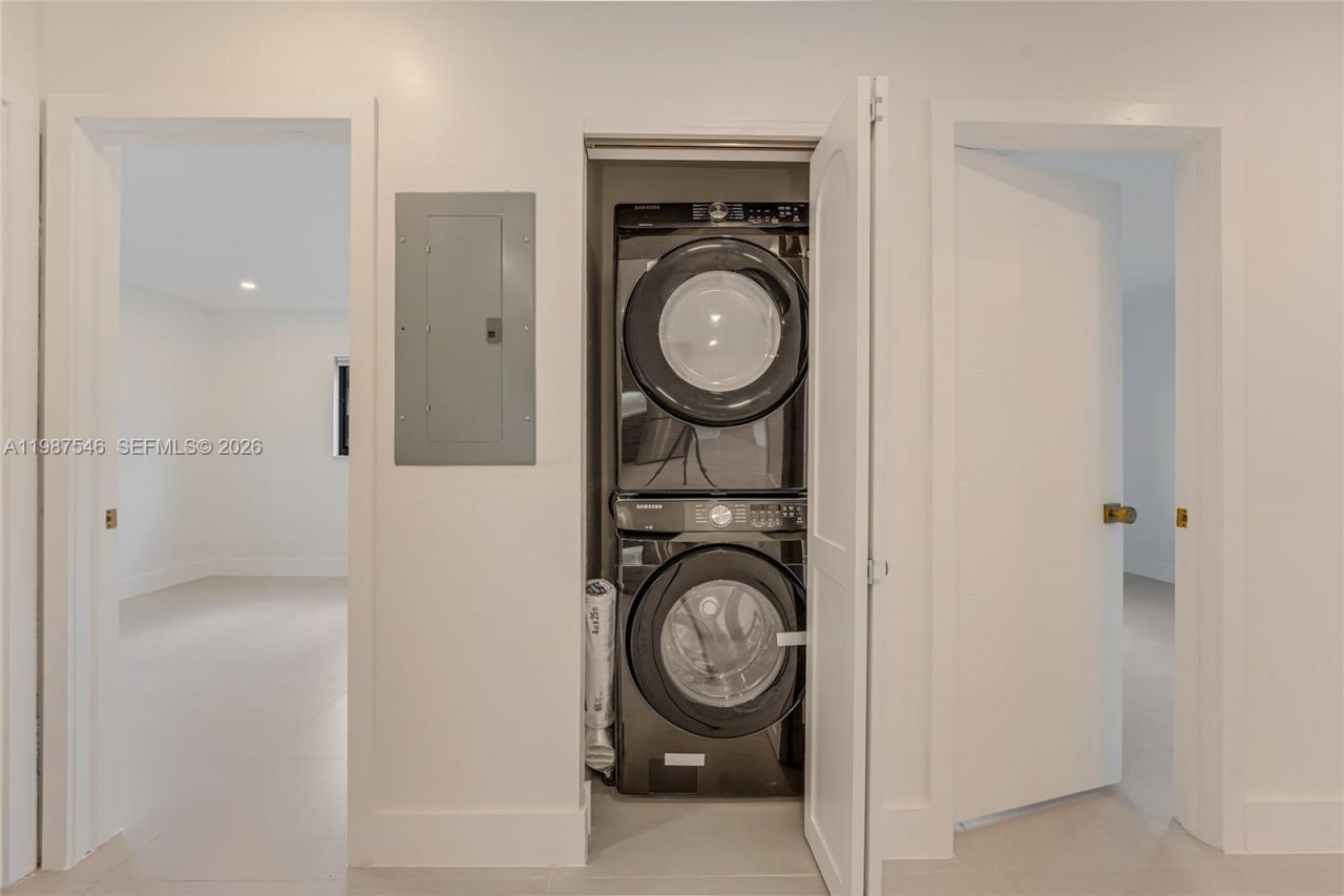 1017 NW 47th St , Miami, FL 33127 Photo