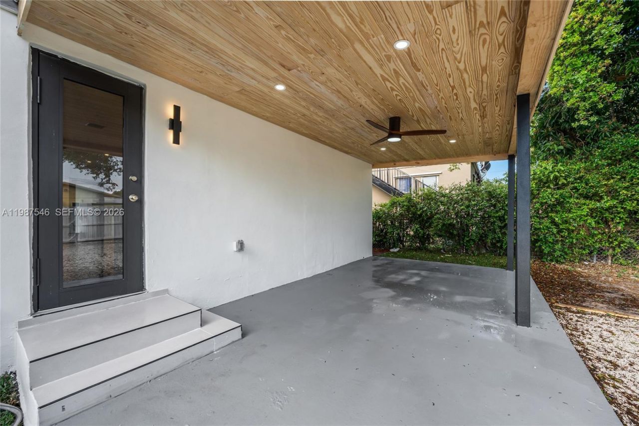 1017 NW 47th St , Miami, FL 33127 Photo