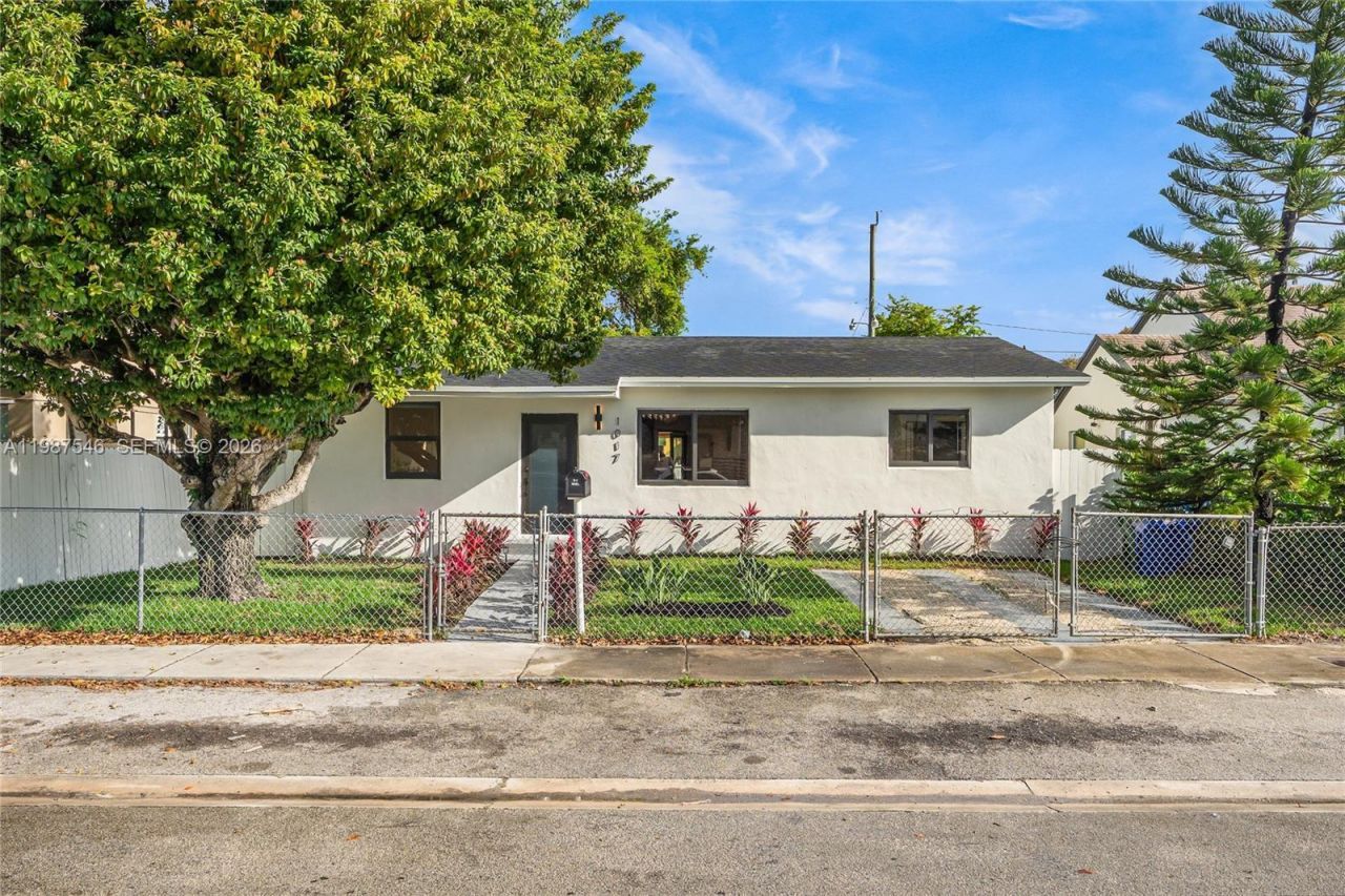 1017 NW 47th St , Miami, FL 33127 Photo