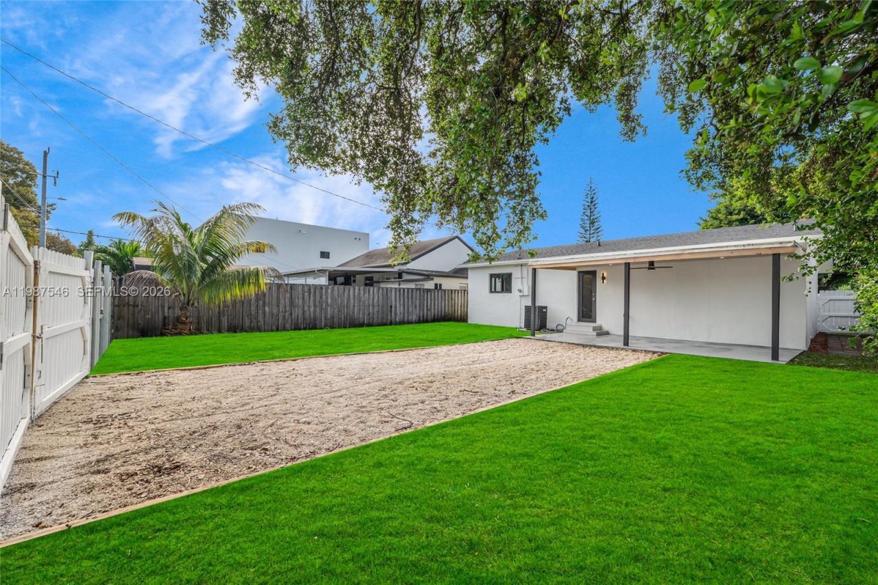 1017 NW 47th St , Miami, FL 33127 Photo