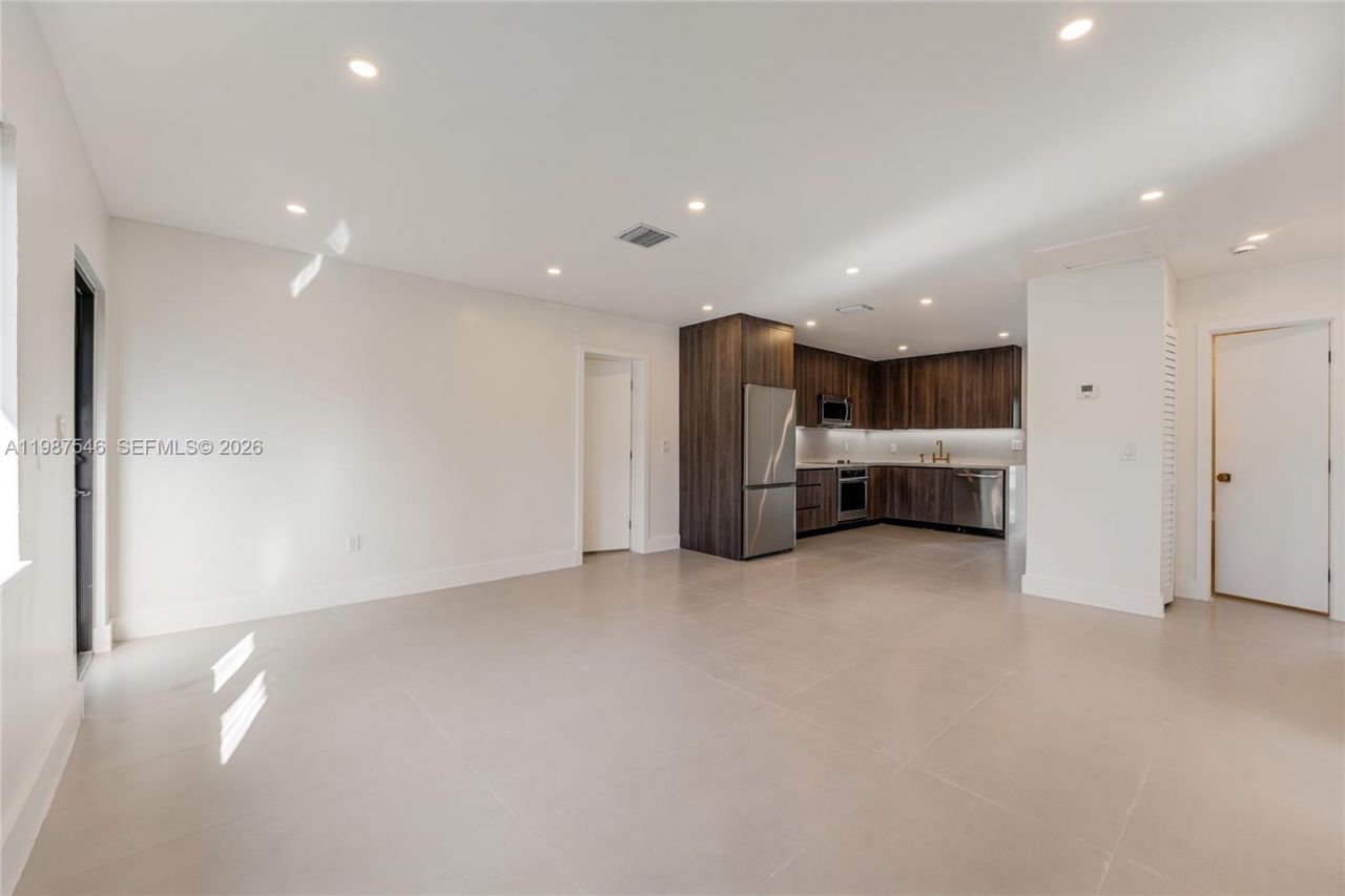 1017 NW 47th St , Miami, FL 33127 Photo