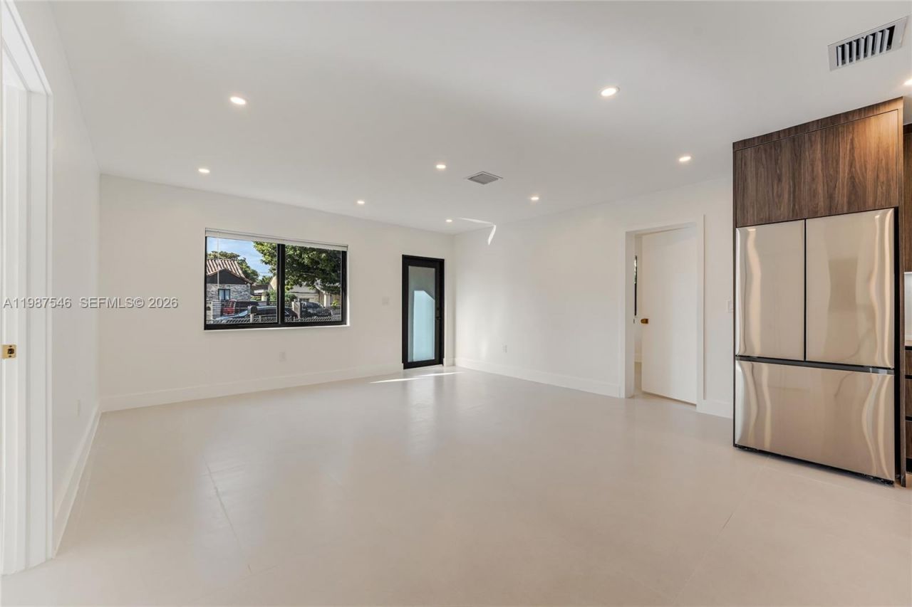 1017 NW 47th St , Miami, FL 33127 Photo