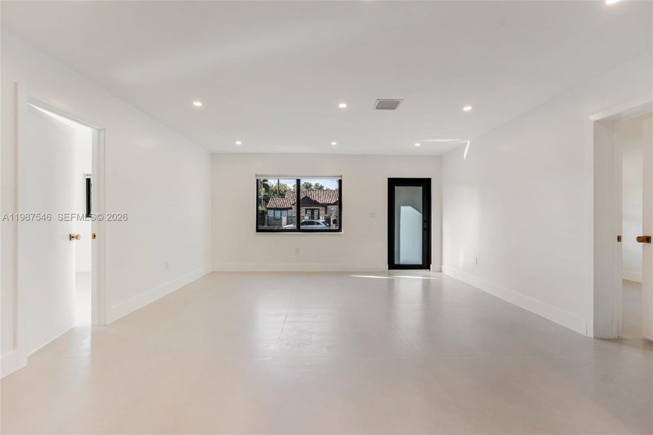 1017 NW 47th St , Miami, FL 33127 Photo