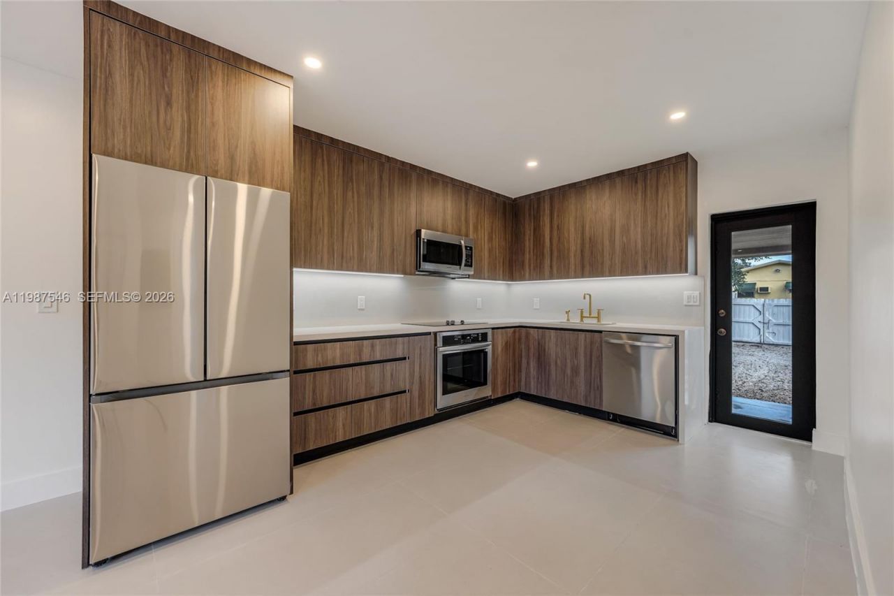 1017 NW 47th St , Miami, FL 33127 Photo