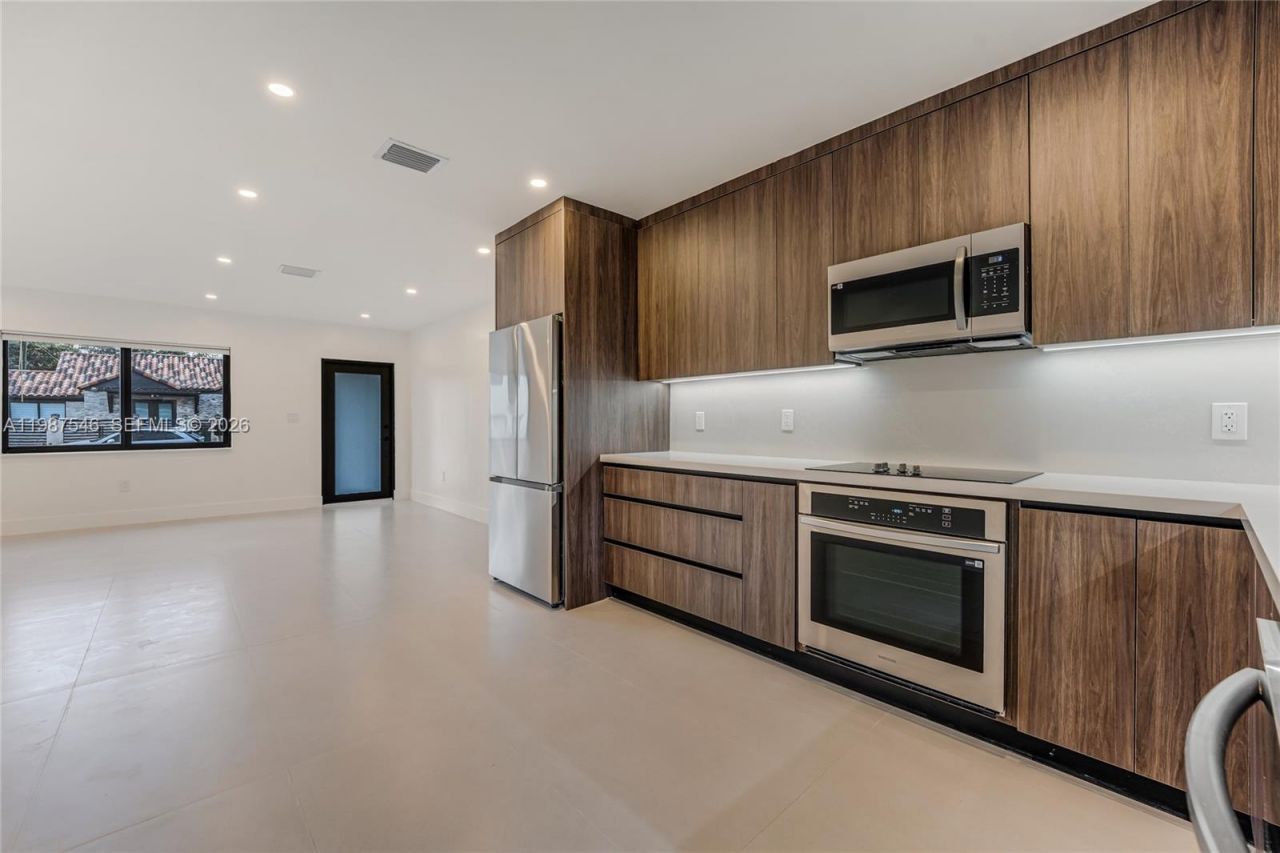 1017 NW 47th St , Miami, FL 33127 Photo