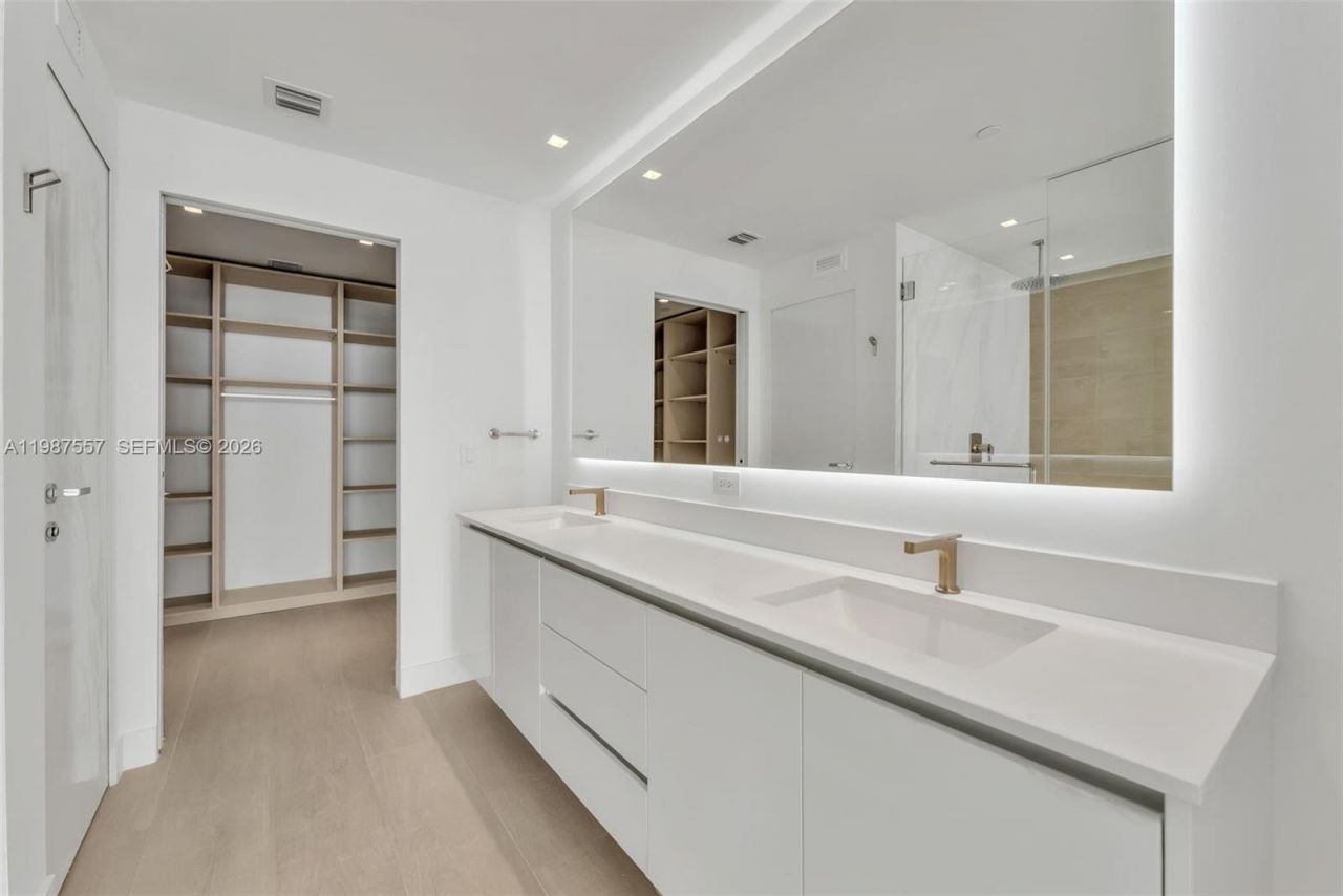 700 NE 24th St , Unit 1207, Miami, FL 33137 Photo