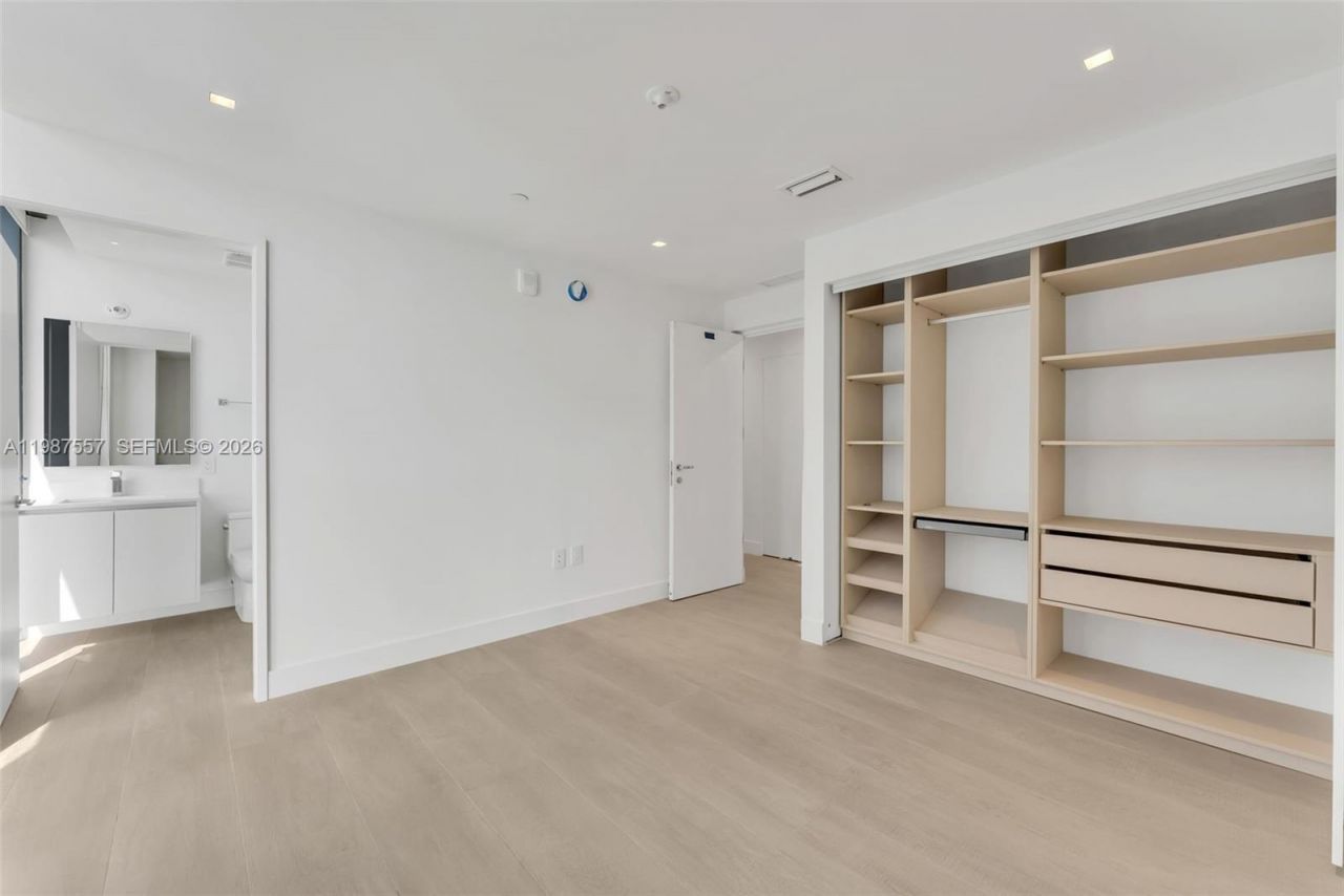 700 NE 24th St , Unit 1207, Miami, FL 33137 Photo