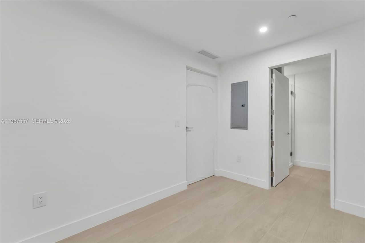 700 NE 24th St , Unit 1207, Miami, FL 33137 Photo