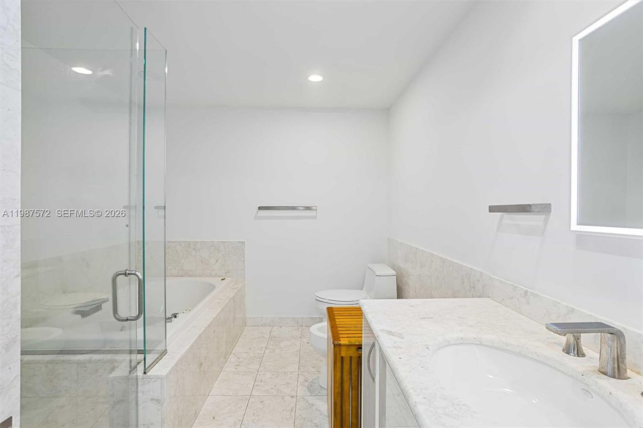 1331 Brickell Bay Dr , Unit 1606, Miami, FL 33131 Photo