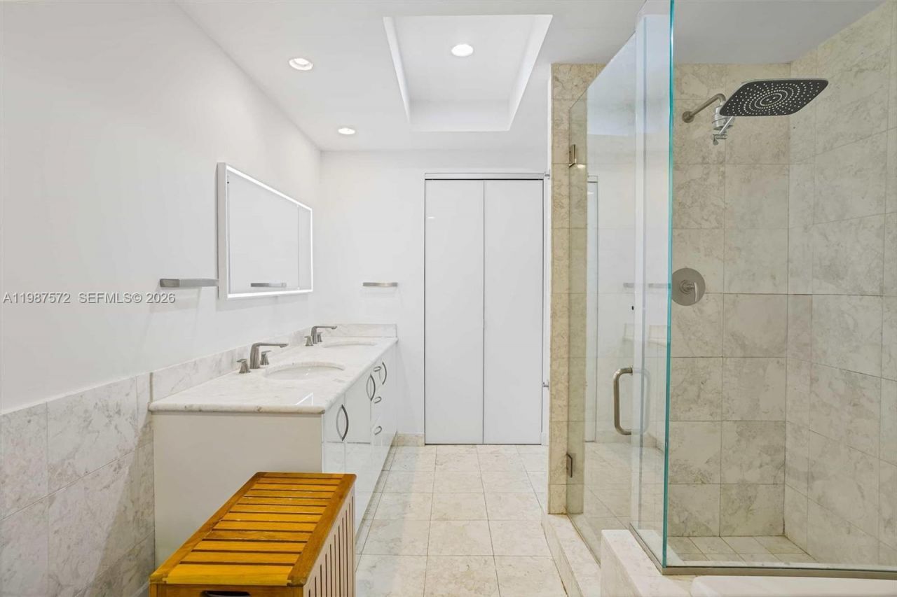 1331 Brickell Bay Dr , Unit 1606, Miami, FL 33131 Photo